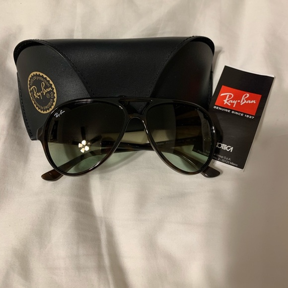 Ray-ban tortoise sunglasses. Worn only a few times - Picture 1 of 3